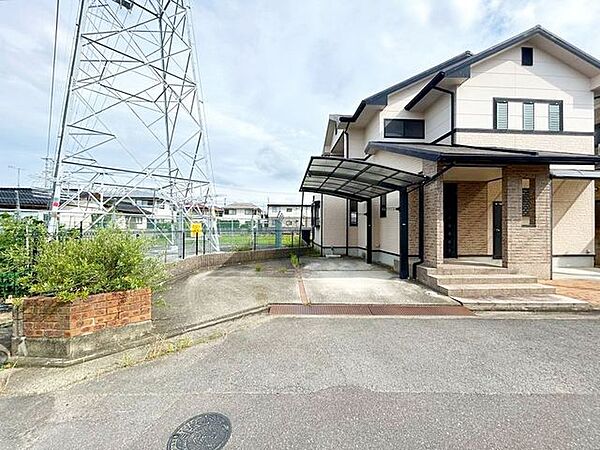 駐車並列2台可能です。