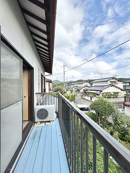 （リフォーム前写真）ベランダはクリーニングを行います。
