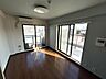 リビング/ダイニング：角部屋で明るいお部屋です