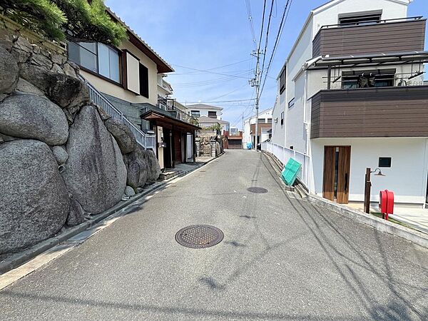 周辺は閑静な住宅街です♪