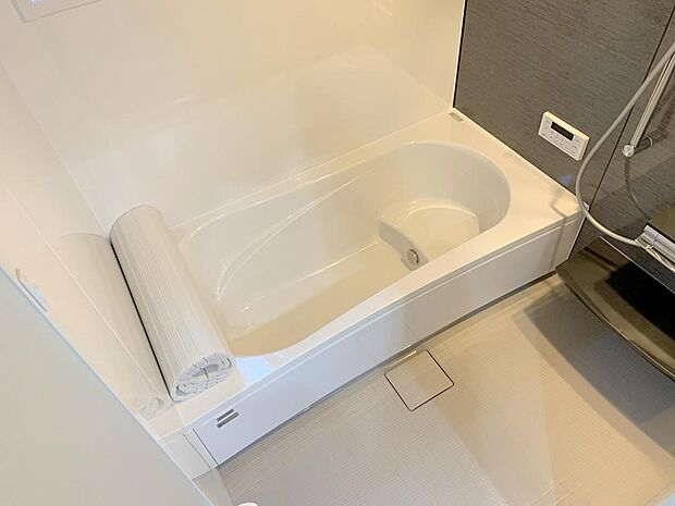 一畳タイプのゆったりとした浴室設置いたします♪脱衣スペースも広々とした設計です♪