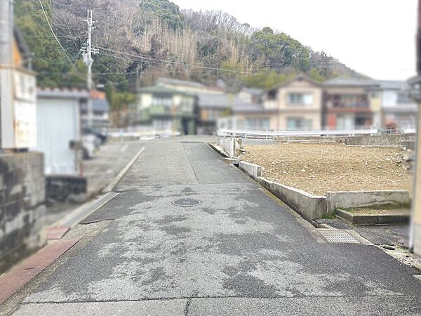 前面道路を含む外観