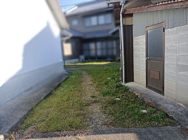 外観（北側から敷地内へ）