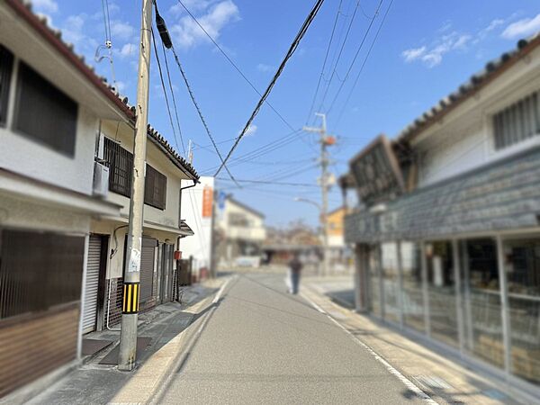 前面道路を含む外観