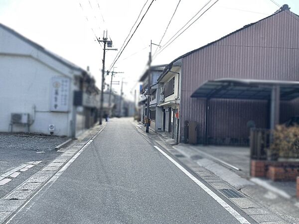 前面道路を含む外観