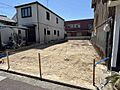 東から