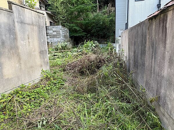 自然豊かな環境で、理想の住まいを創造できる土地。緑に囲まれた静かな場所で、ゆったりとした時間を過ごしませんか。