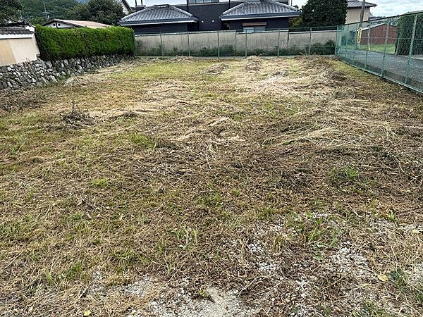 閑静な住宅街に位置する整形地。ゆとりのある広さで、理想の住まいを実現できます。建築プランの自由度も魅力です。