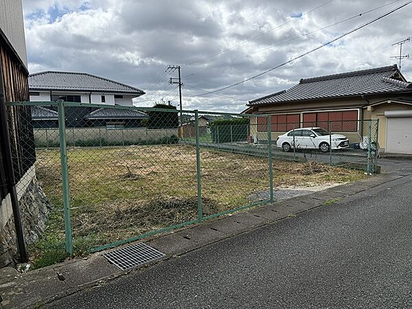 閑静な住宅街に位置する、住まいづくりにふさわしい整形地です。新しい生活を始める場所としてご検討ください。