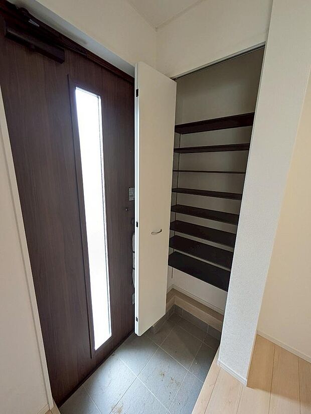 写真はイメージです。広々収納！ご家族でご利用できます。