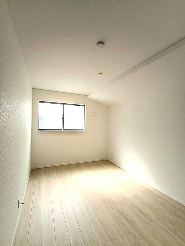 二面採光を確保した明るい室内とさわやかな風をたっぷりと取り込めます。