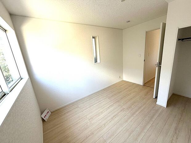 二面採光を確保した明るい室内とさわやかな風をたっぷりと取り込めます。