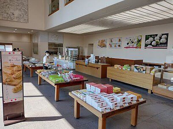 六花亭 西三条店 1760m