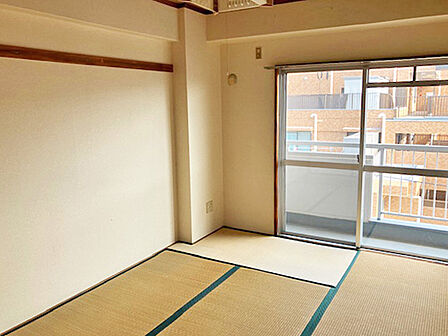 いぐさの香りに癒される6畳の畳のお部屋