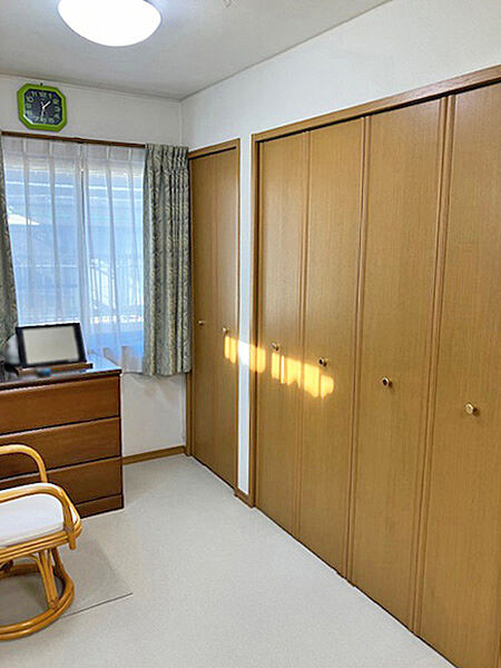 3帖のコンパクトな洋間。様々な用途に利用できます。