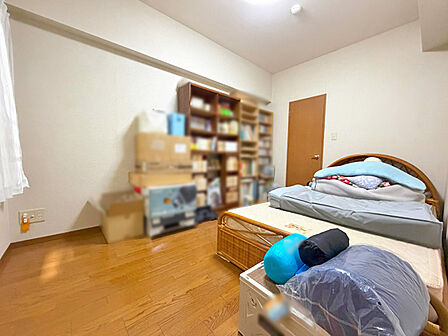 お気に入りのお洋服や小物類も綺麗に保管できるウォークインクローゼット付き