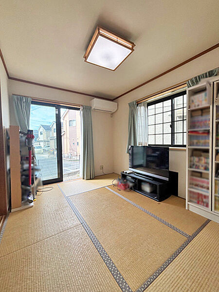 南向き和室で窓が2ケ所あるので、日当たり・通風良好！