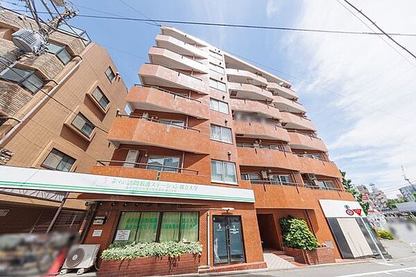 外壁タイル貼り。上品な佇まいのマンションです。