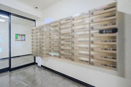 【集合ポスト・管理室窓口】安心感のある管理人さん日勤のマンションです。