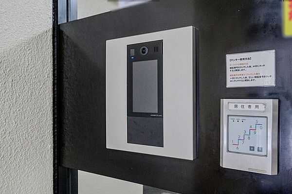 【テレビモニター付きオートロック】安心感のあるオートロック付きのマンションです。