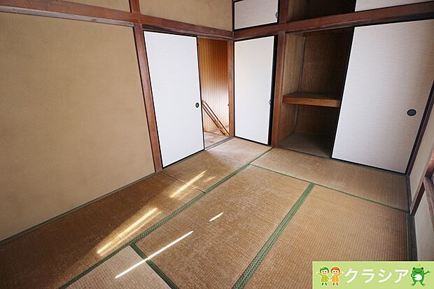 2階6帖の和室です。畳は部屋の湿度を自然に調整して快適な空間にしてくれますよ（2023年12月撮影）
