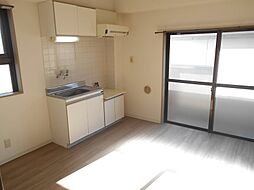 鈴木マンション 302 3階1DKのリビング/ダイニング