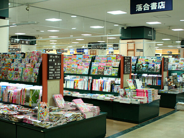 画像30:落合書店宝木店 673m