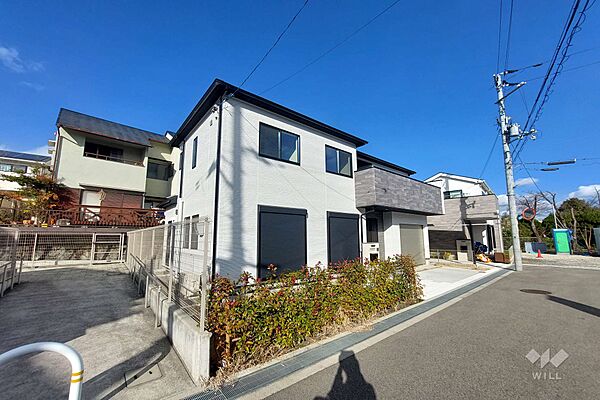 外観（南西側から）［2023年2月25日撮影］万博記念公園が近く、散策や運動が楽しめそうです！
