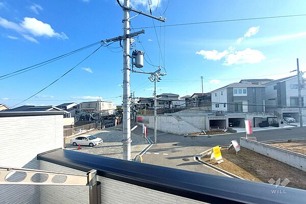 バルコニーからの眺望（南東方向）［2023年2月25日撮影］高い建物がなく、開放的な眺望です！