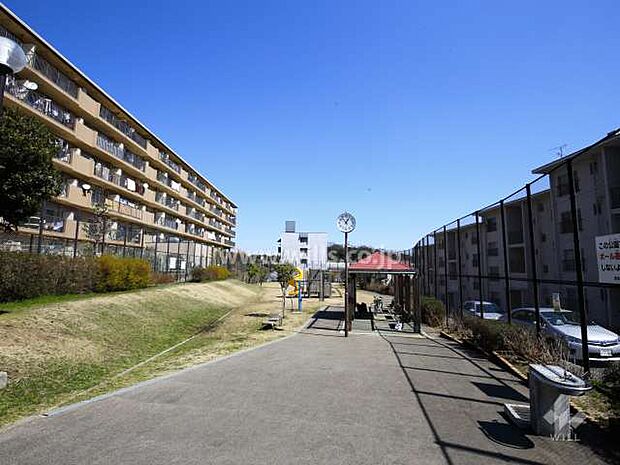 敷地に隣接して2つ公園があります。（敷地南側の公園）