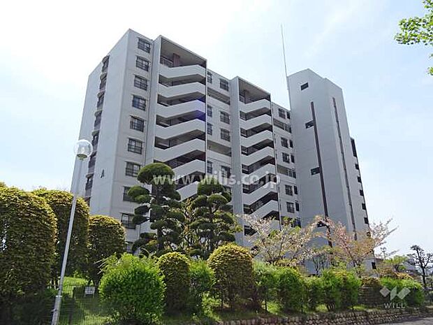阪急南茨木ハイタウン駅前高層住宅A棟の外観（北東側から）
