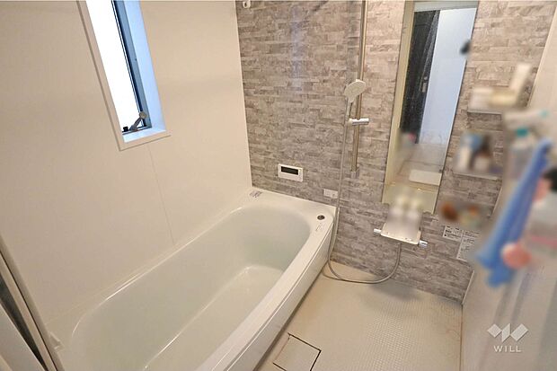 浴室。1616サイズでゆったりとしています。窓がついており、換気もしやすいです。