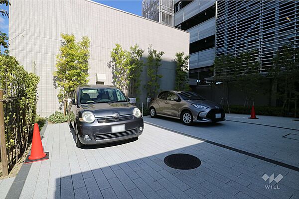 来客用駐車場。ご家族やご友人が来られた際に便利です！大通りに面したマンションのため、車でのアクセスもスムーズ！ご利用方法等詳細につきましてはお問い合わせください。