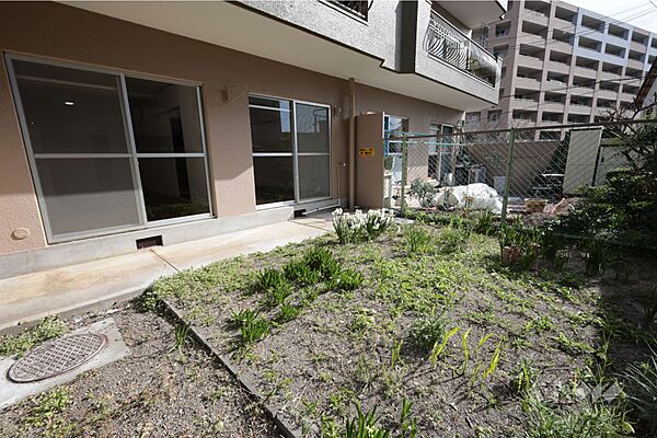 庭［2026年3月17日撮影］広々としており、お好きな空間にしていただけます！