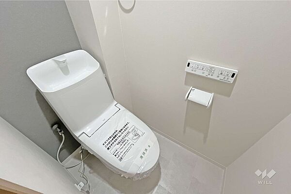 トイレ［2026年3月14日撮影］トイレも交換済！温水洗浄便座です！水回りは近くに配置されており、家事がしやすいお住まいです！すぐに新生活をスタートできます！