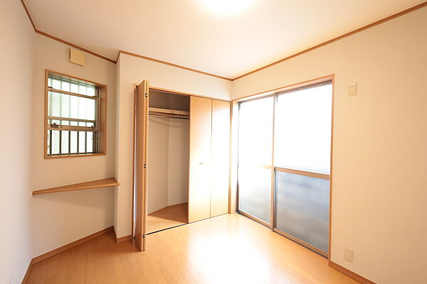北東側洋室5帖［2026年2月17日撮影］1階洋室です。客間としてもお使いいただけます！2面採光で、明るく、風通しの良い居室！