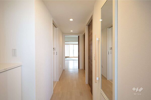 玄関［2026年4月14日撮影］シューズボックスの上には鍵やハンコを置くことができます！インテリアを飾るのもいいですね！お好きな空間にしていただけます！