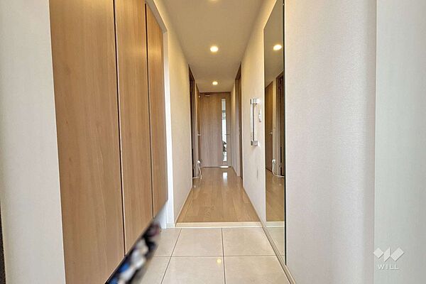 トイレ［2026年2月15日撮影］トイレには棚が設置されており、消耗品の収納に便利！手すり付きで安心です！