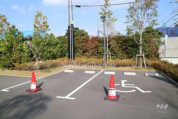 敷地内駐車場（屋外機械式）機械式駐車場のため、いたずらや盗難のリスクが減ります！摂津北インターチェンジへのアクセススムーズ！最新の空き状況につきましてはお問い合わせください！