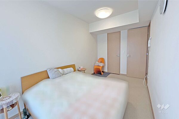 南西側洋室約9.5帖［2026年4月18日撮影］全居室に収納有！お部屋がすっきりと片付きそうです！居住スペースをより広く確保できます！