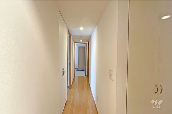 浴室［2026年4月18日撮影］マンションにしては珍しく、窓があります！自然換気がしやすい造り！足を伸ばして1日の疲れをゆったりと癒すことができそうです。