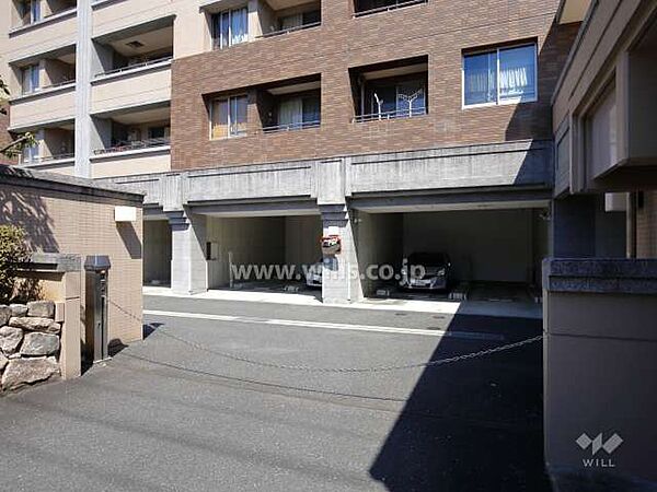 敷地南西側の前面道路（バス通り）「春光園」バス停徒歩6分！バス乗車で東海道本線「茨木駅」、阪急京都線「茨木市駅」へのアクセススムーズ！