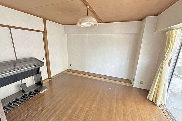 西側和室6帖［2026年5月4日撮影］フレキシブルにお使いいただける間取りです！ライフスタイルに合わせてお使いいただけます！