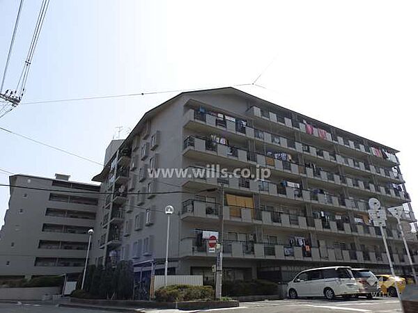 千里丘ビューハイツの外観(北側から)三宅柳田小学校徒歩13分、第三中学校徒歩13分！周辺は公園が点在しており、子育てがしやすい住環境！