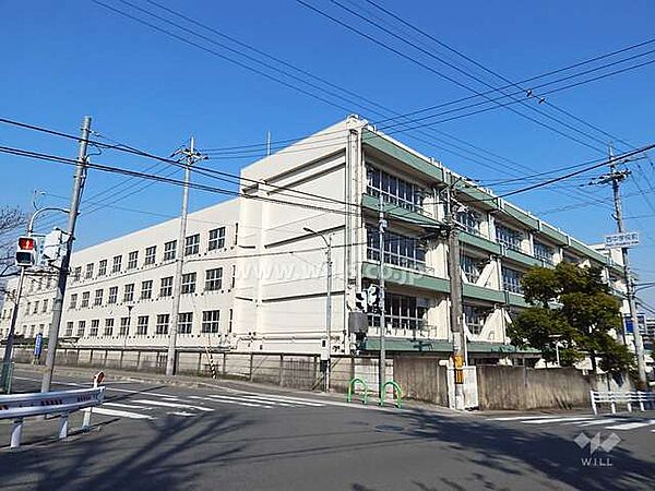 西中学校[公立]の外観