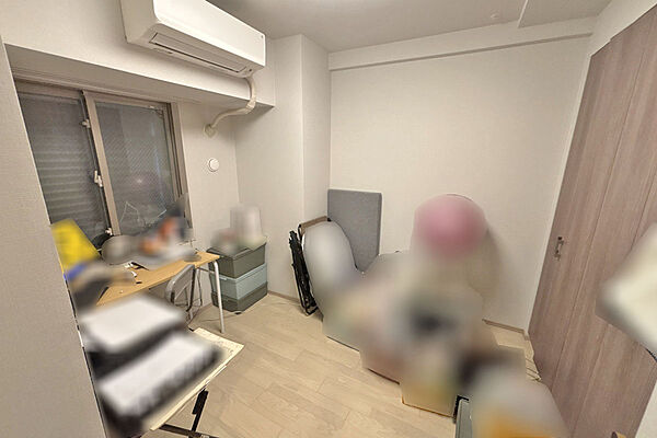 北東側洋室約5.0帖［2026年5月17日撮影全居室に収納有！居住スペースをより広く確保できます！シンプルな内装のため、インテリアを選びません。お好きな空間にしていただけます！