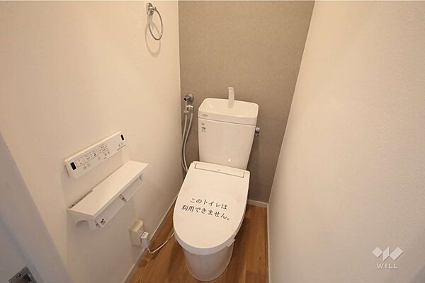 トイレ［2026年5月28日撮影］交換済のトイレは温水洗浄便座です！水回りが近くに配置されており、家事がしやすい造り！