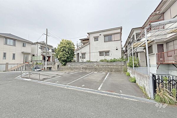 物件（南東側から）［2026年6月23日撮影］建築条件のない土地のため、お好きなハウスメーカー、工務店でご建築いただけます！詳細につきましてはお問い合わせください。
