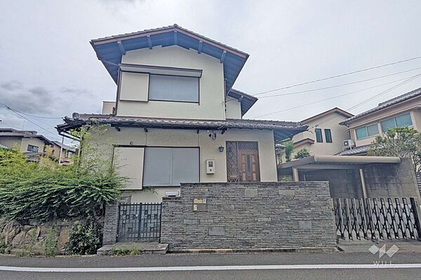 物件の外観（東側から）［2026年6月23日撮影］水回りが同フロアで近くに配置されており、家事動線良好！和室3部屋は6帖の広さを確保！