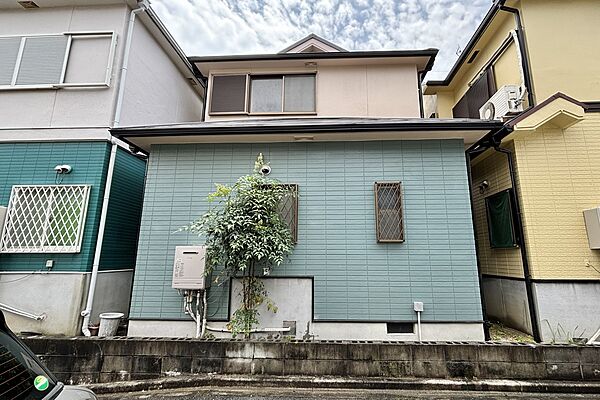 物件の外観（北側から）［2026年6月28日撮影］耳原小学校徒歩2分、北中学校徒歩7分！大きな公園も近くにあり、子育てがしやすい住環境！
